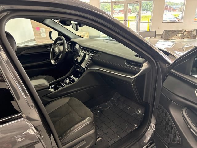 Used 2023 Jeep Grand Cherokee Altitude AWD/4WD image 24