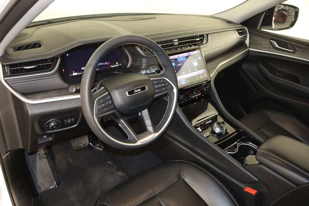 Used 2023 Jeep Grand Cherokee L Limited w/ Black Appearance Package image 28