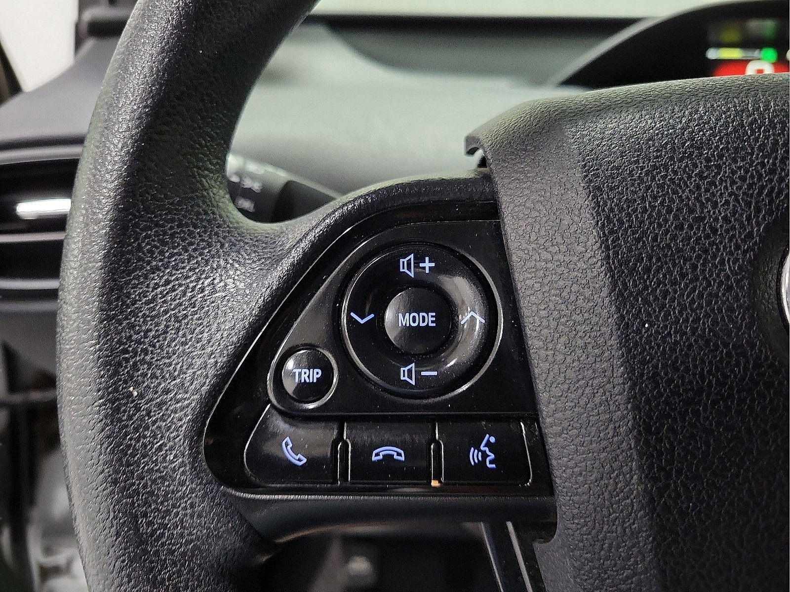 Used 2022 Toyota Prius L Eco image 18