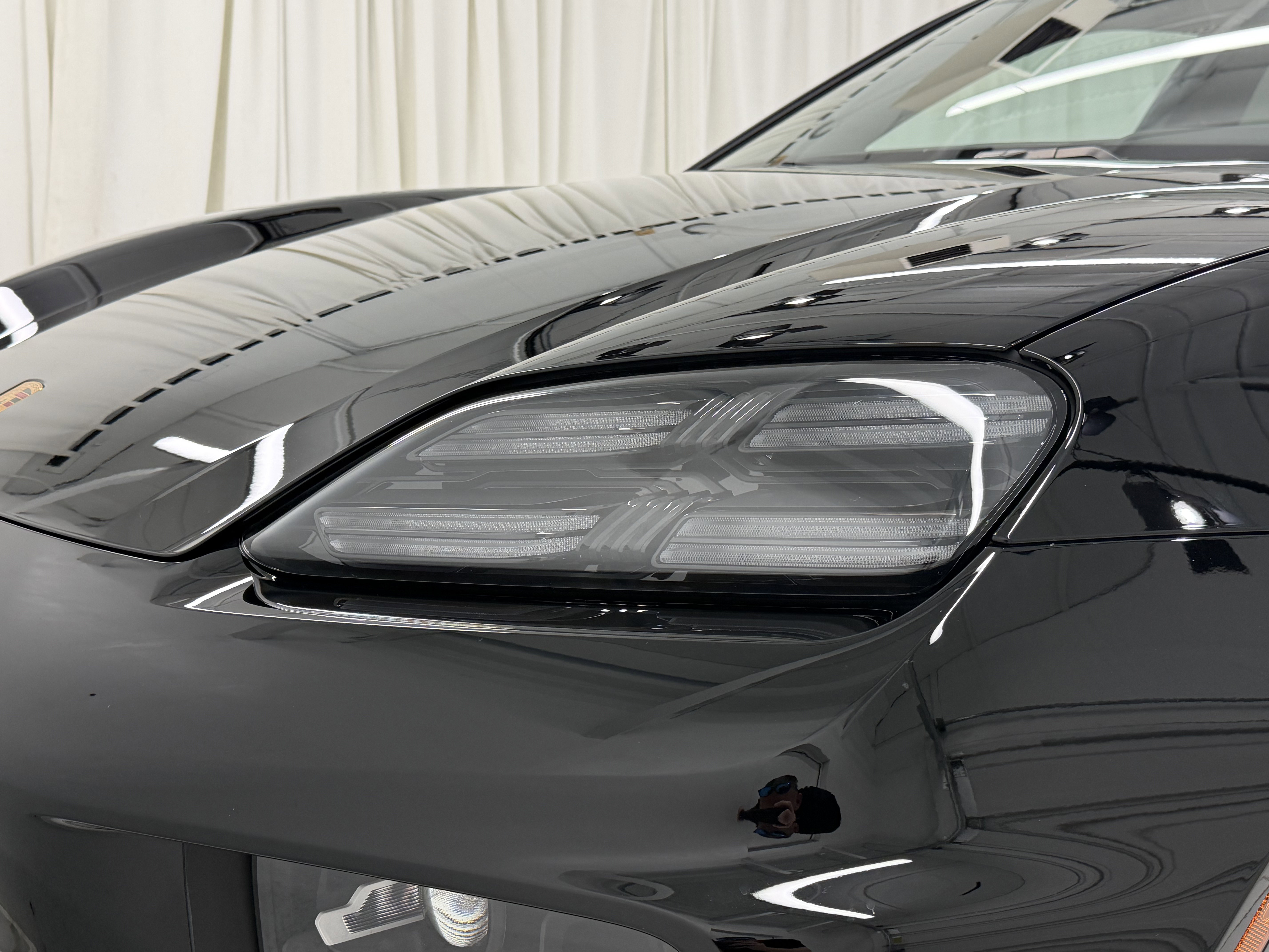 Certified 2025 Porsche Macan 4S Electric AWD/4WD image 17
