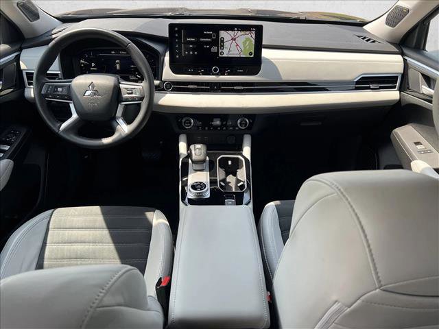 Used 2025 Mitsubishi Outlander SE image 19