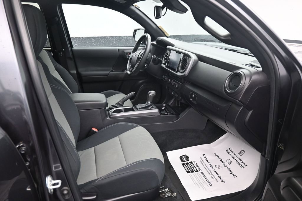 Used 2022 Toyota Tacoma TRD Sport AWD/4WD image 12
