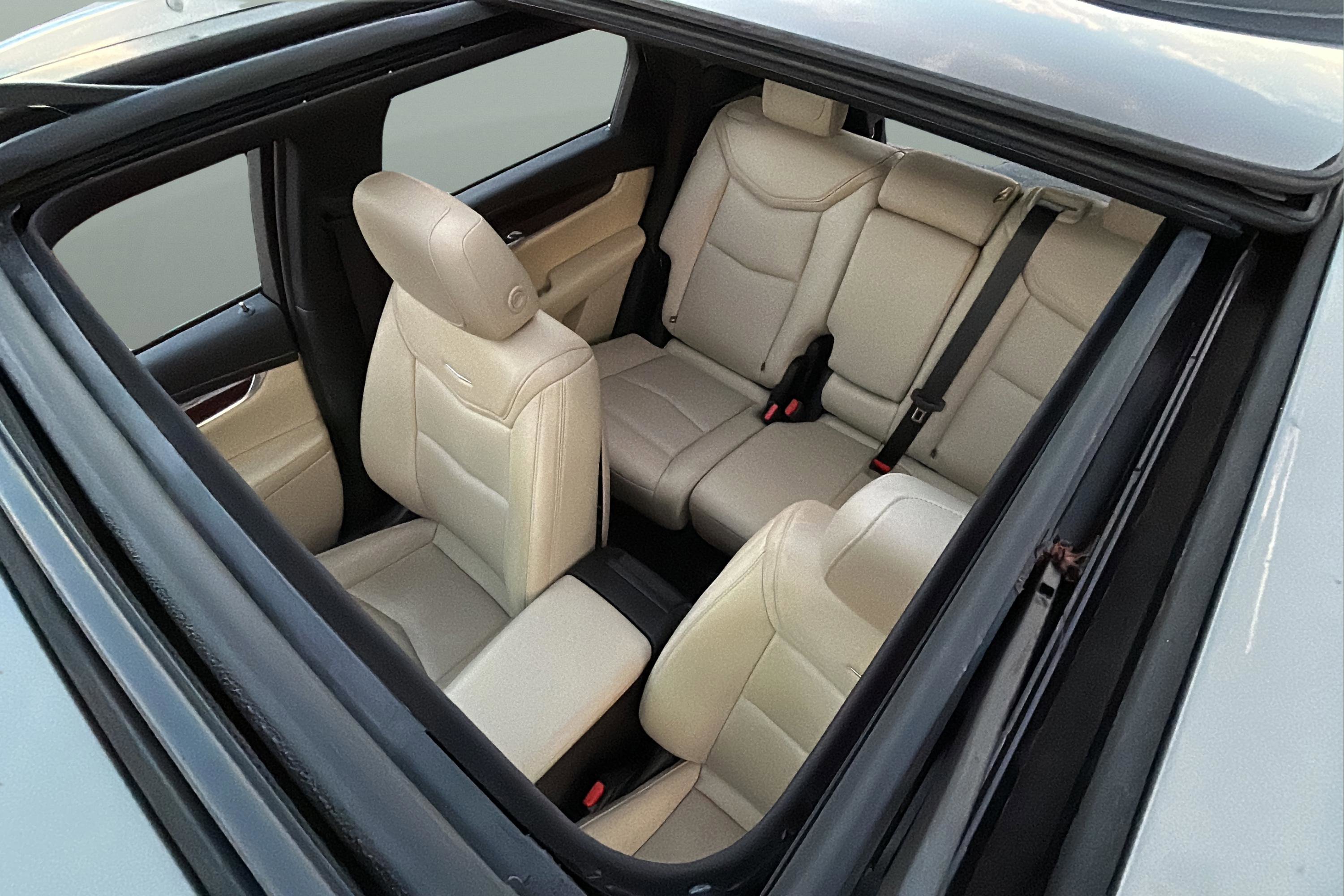 Used 2018 Cadillac XT5 Luxury w/ Driver Awareness Package image 18