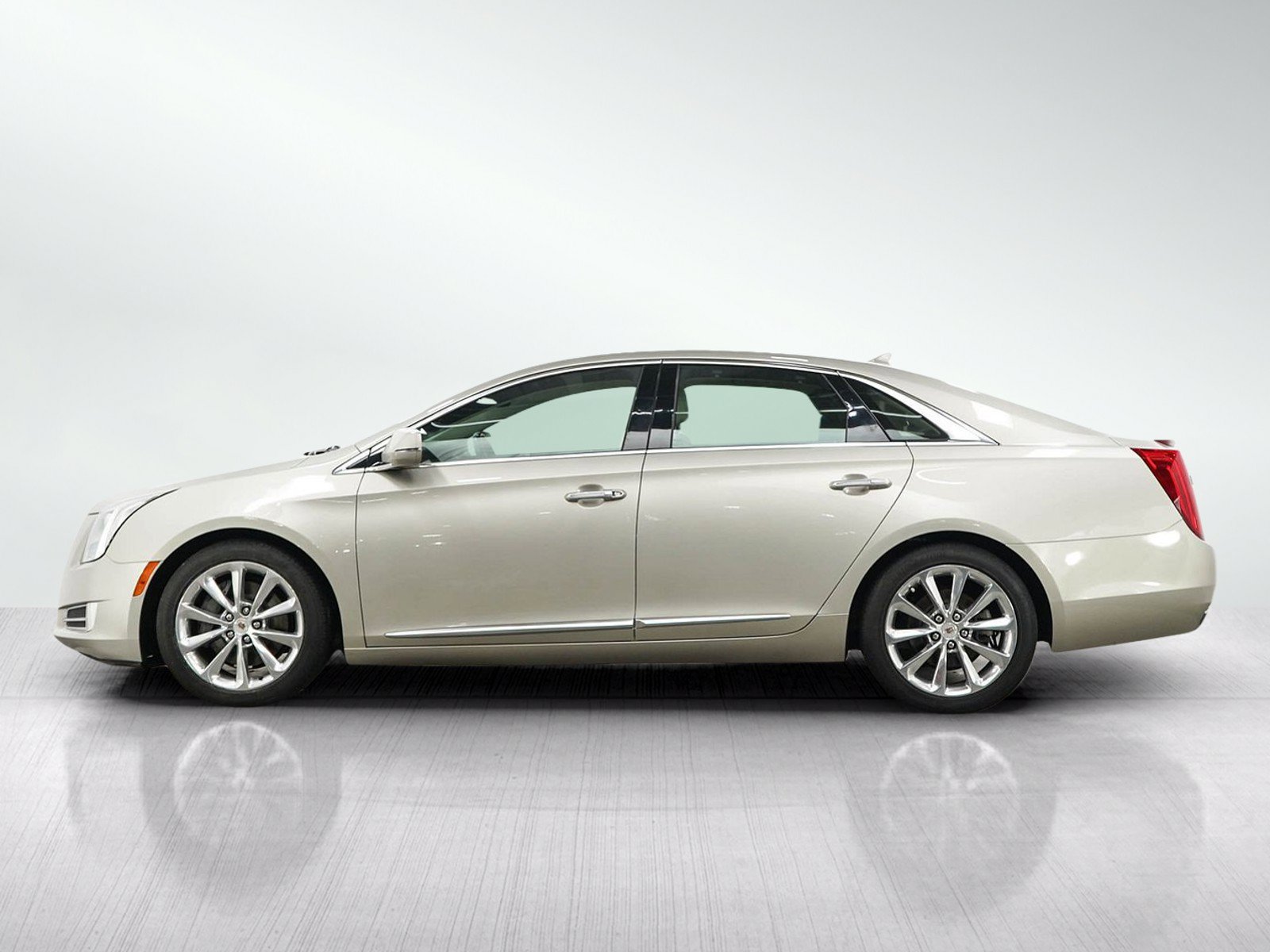 Used 2013 Cadillac XTS Premium FWD image 2