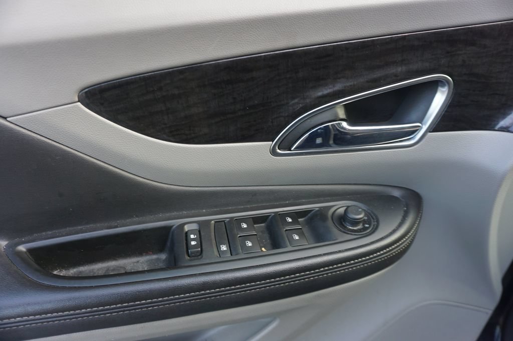 Used 2016 Buick Encore Convenience FWD image 3