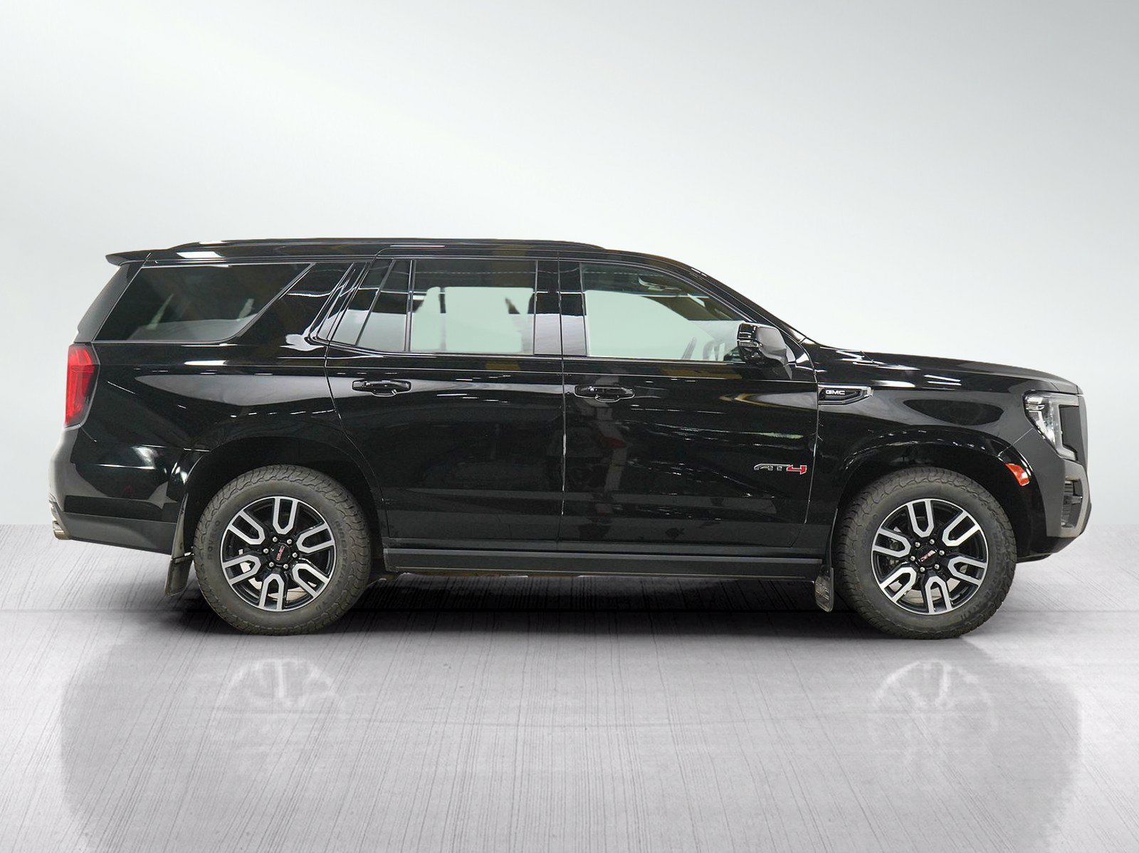 Used 2022 GMC Yukon AT4 w/ AT4 Premium Package AWD/4WD image 8