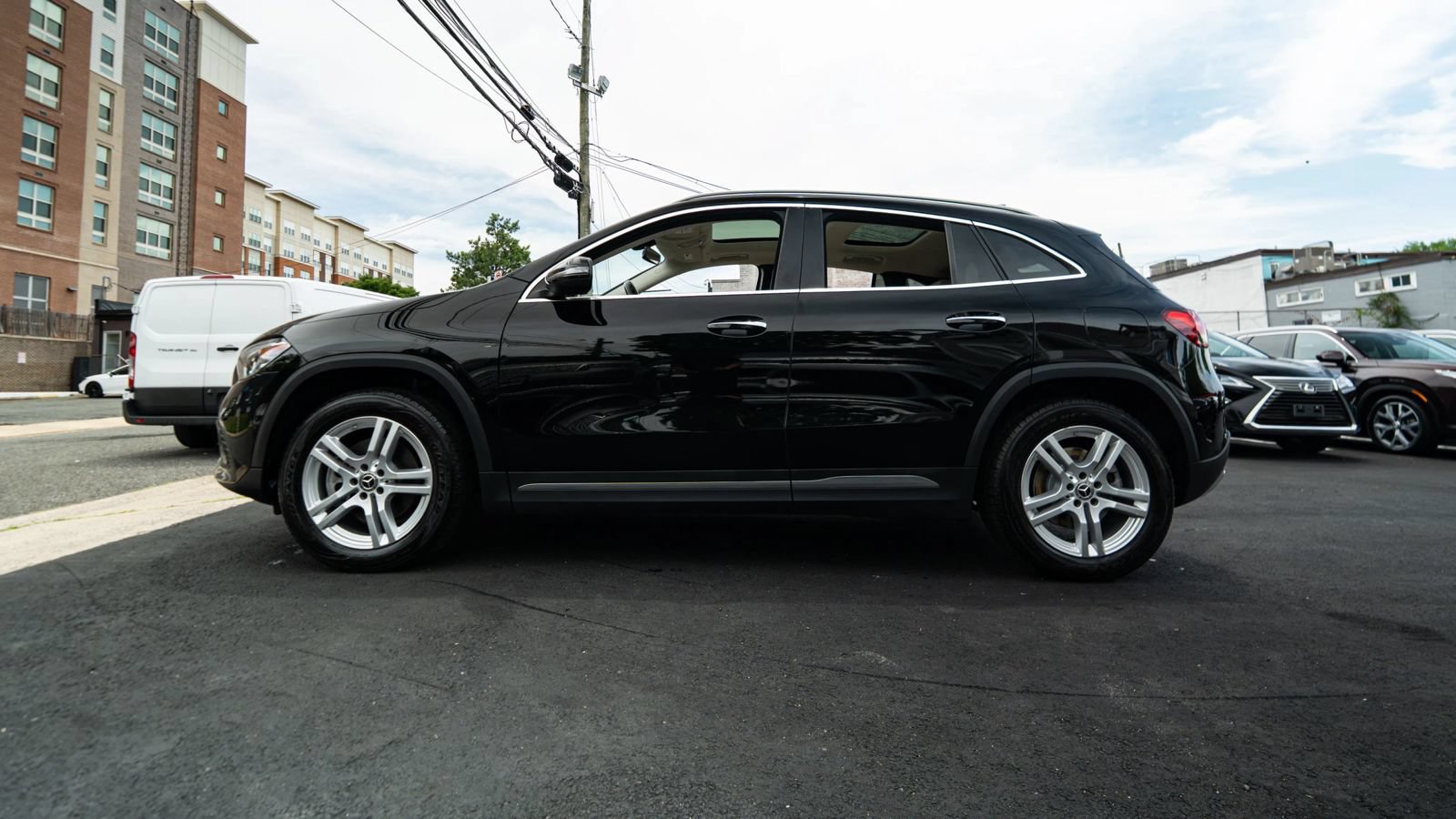 Used 2022 Mercedes-Benz GLA 250 4MATIC w/ Premium Package Lite image 7