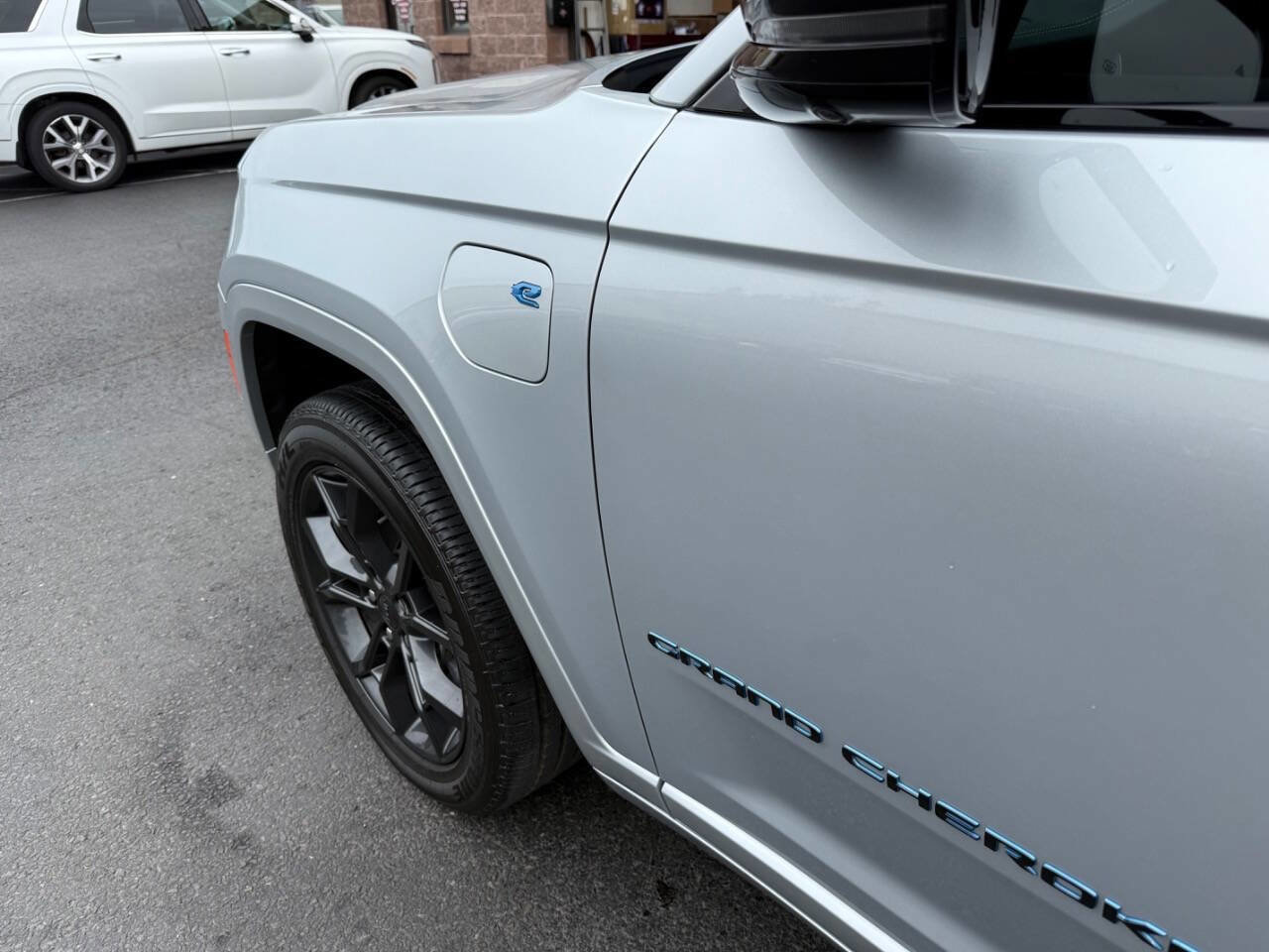 Used 2023 Jeep Grand Cherokee 30th Anniversary image 34