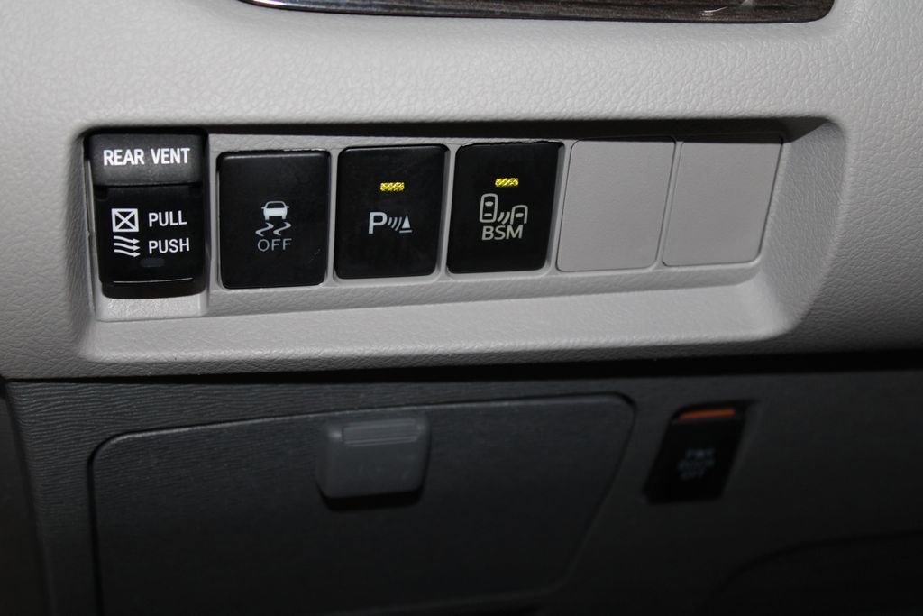 Used 2017 Toyota Sienna XLE Premium image 9