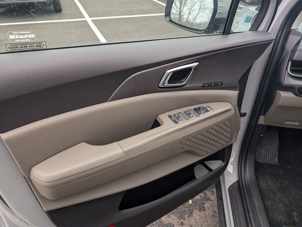 New 2026 Kia Carnival EX FWD image 12