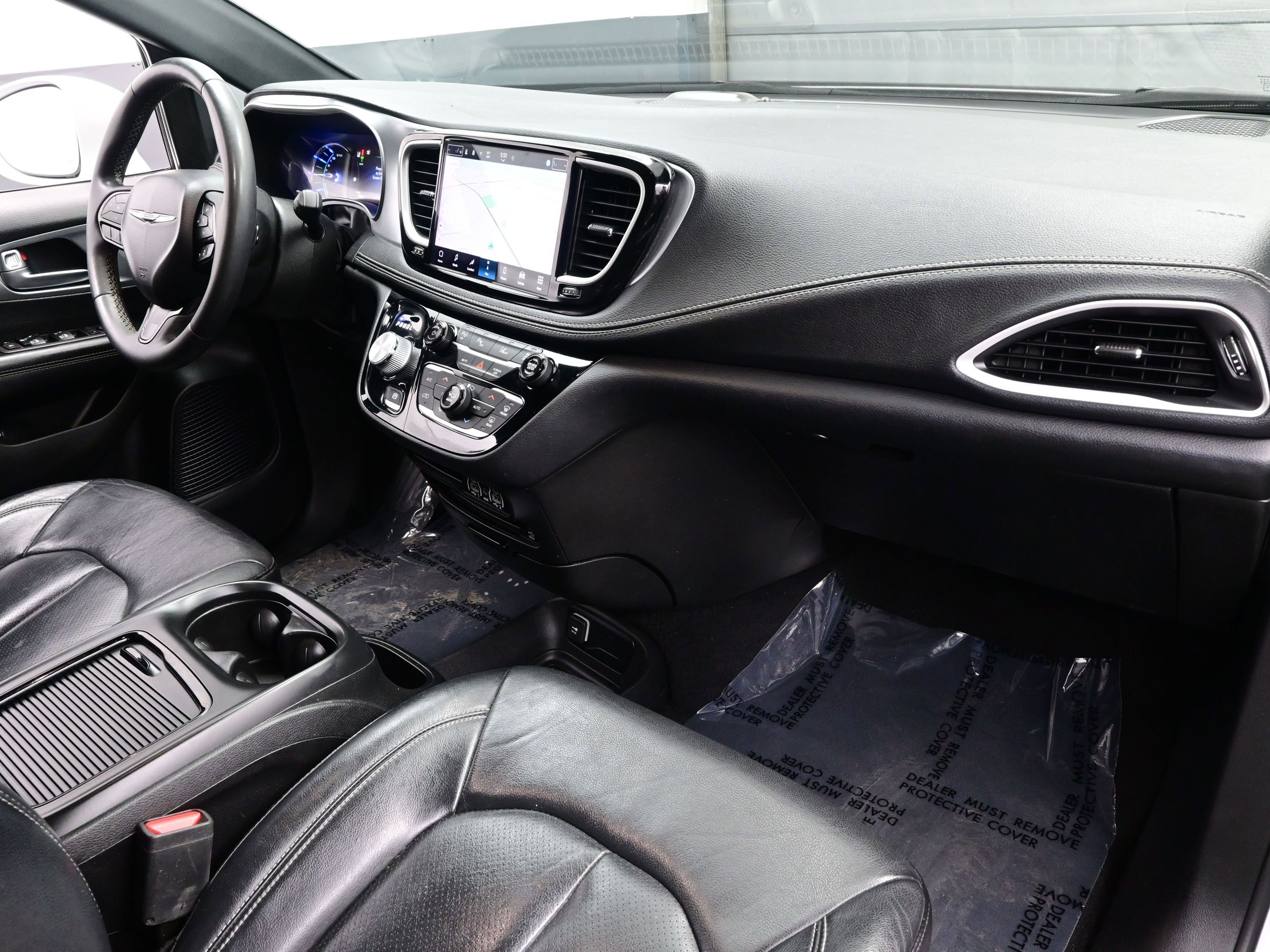 Used 2022 Chrysler Pacifica Touring-L w/ Uconnect Theater Family Group image 14