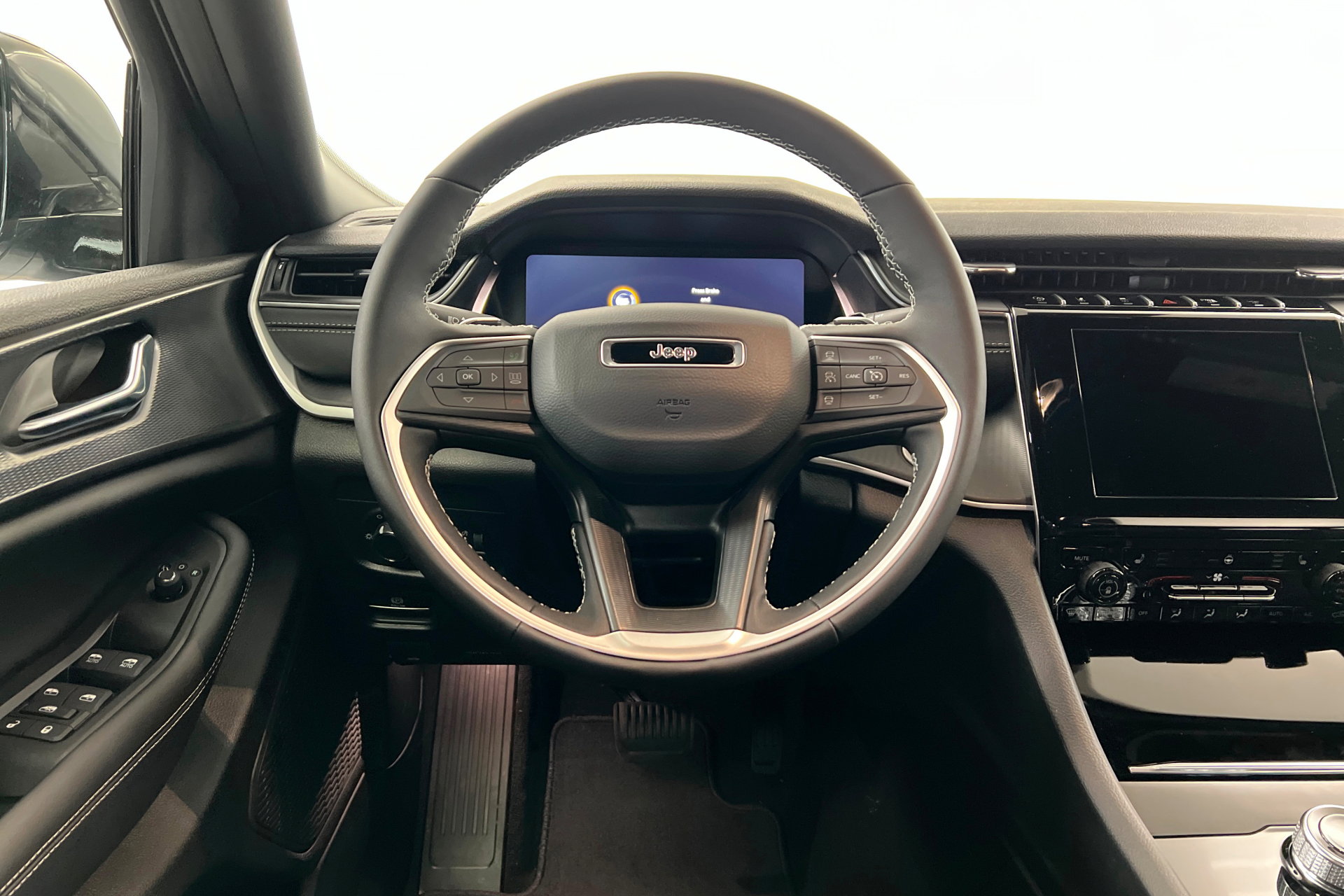 New 2025 Jeep Grand Cherokee 4WD image 12