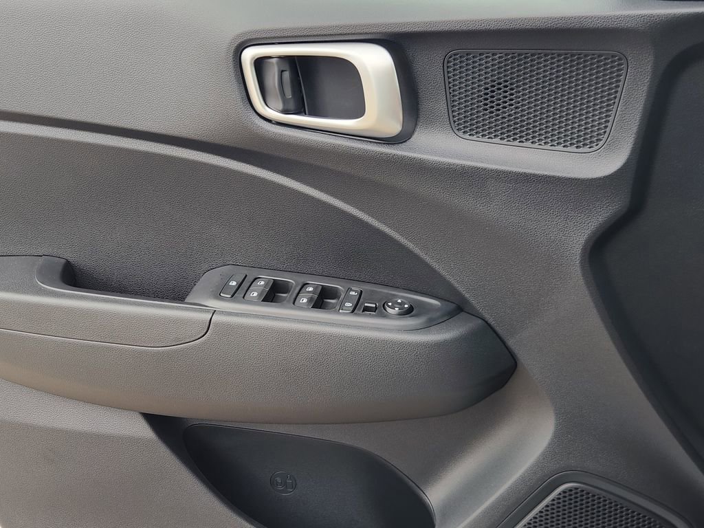 New 2026 Hyundai Venue SE FWD image 18