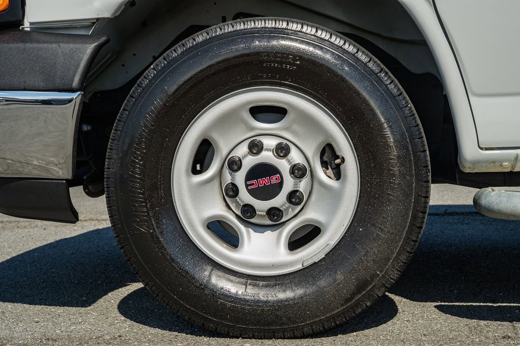 Used 2024 GMC Savana 2500 w/ Driver Convenience Package RWD image 22