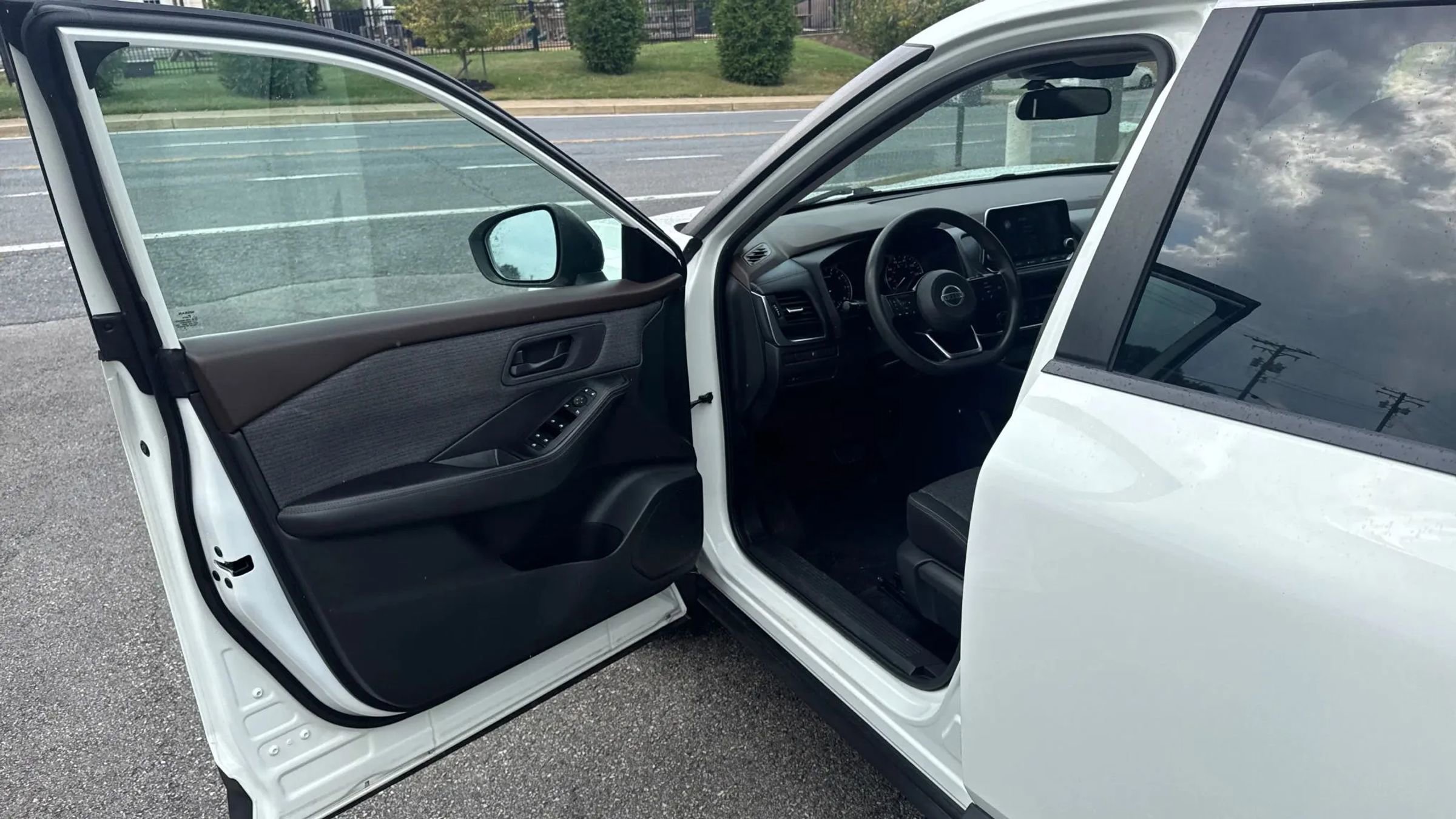 Used 2021 Nissan Rogue S image 9