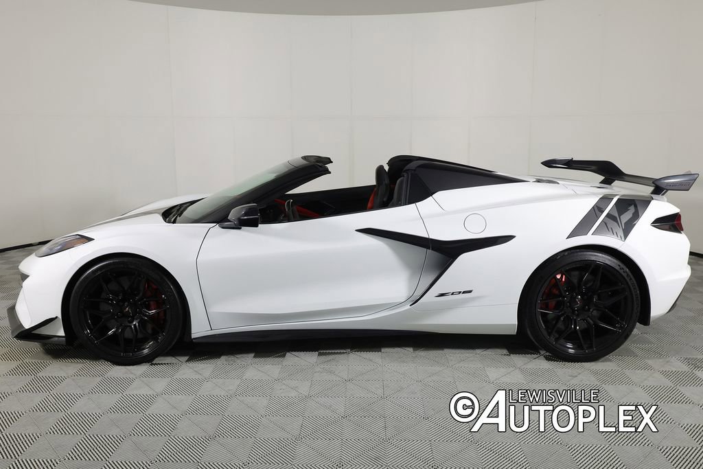 Used 2025 Chevrolet Corvette Z06 w/ Z07 Performance Package RWD image 9