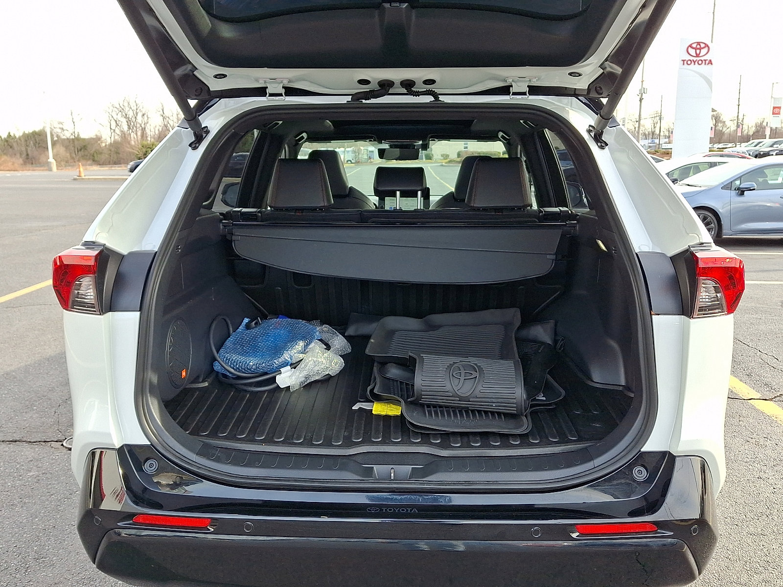 Used 2024 Toyota RAV4 XSE w/ Premium Package image 31