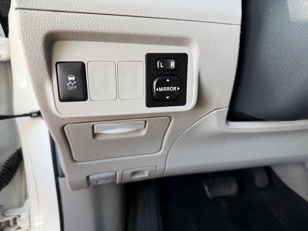 Used 2012 Toyota Corolla LE FWD image 17