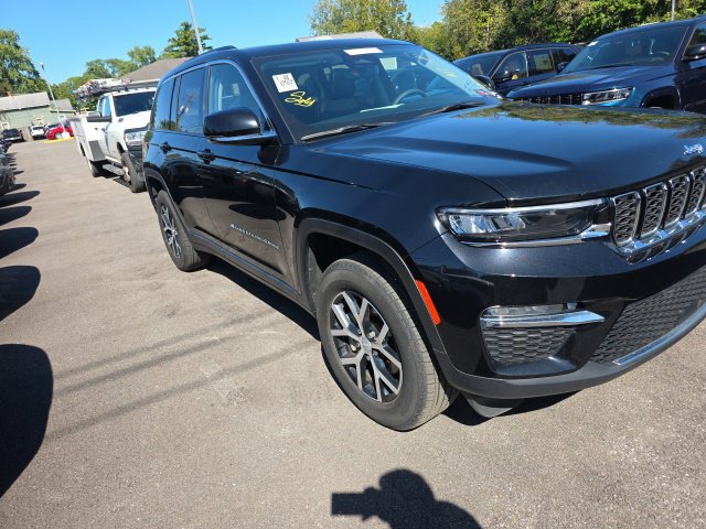Used 2024 Jeep Grand Cherokee Limited AWD/4WD image 3