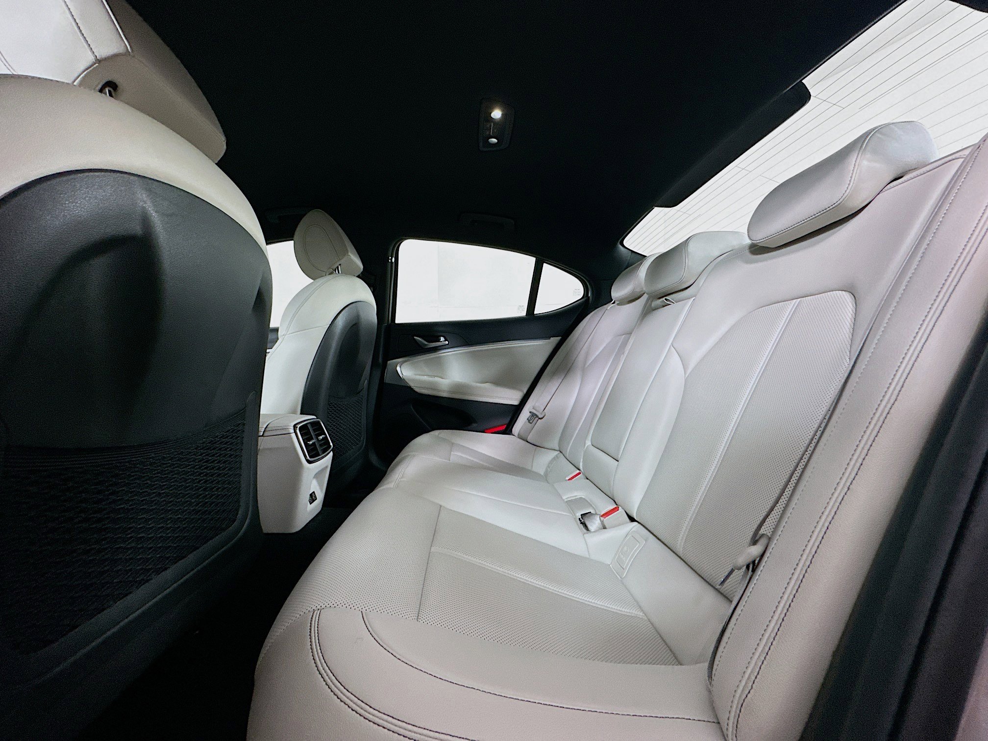 Used 2025 Genesis G70 2.5T image 28