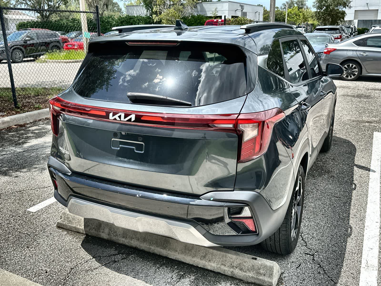Used 2024 Kia Seltos EX FWD image 8