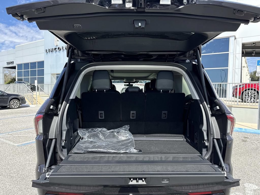 New 2026 Lincoln Navigator Reserve AWD/4WD image 11