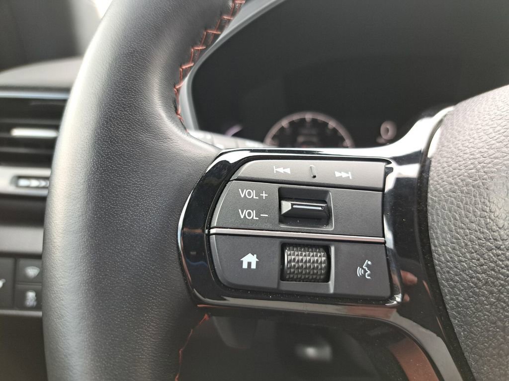 Used 2025 Honda Pilot TrailSport image 14