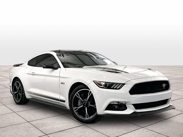 Used 2017 Ford Mustang GT Premium w/ Equipment Group 401A RWD image 2