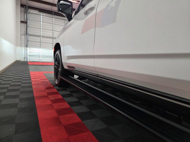 Used 2023 Cadillac Escalade ESV Sport Platinum w/ LPO, ONYX Package image 31