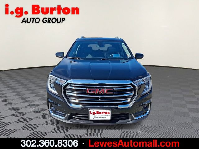 Used 2024 GMC Terrain SLT w/ Infotainment Package II image 2