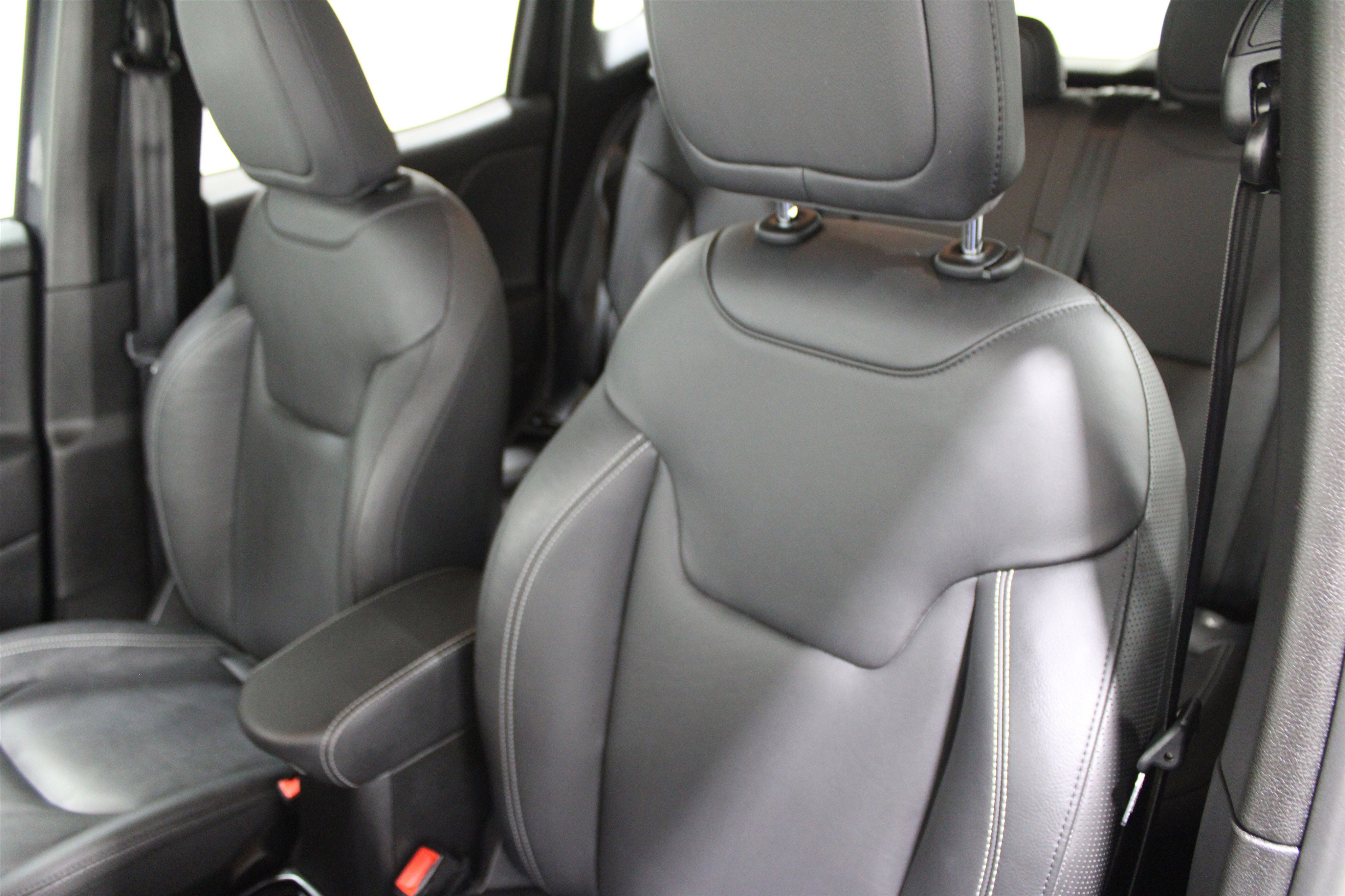 Used 2023 Jeep Renegade Limited image 5