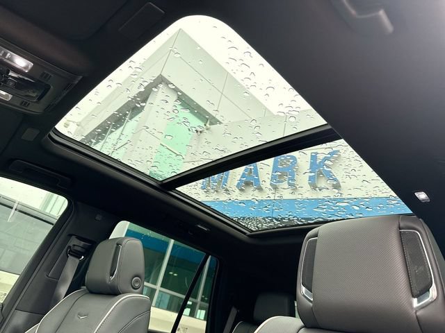 Used 2025 Cadillac Escalade Premium Luxury AWD/4WD image 18
