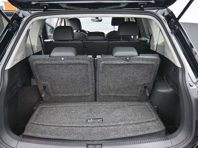 Used 2021 Volkswagen Tiguan SE w/ Panoramic Sunroof Package FWD image 12