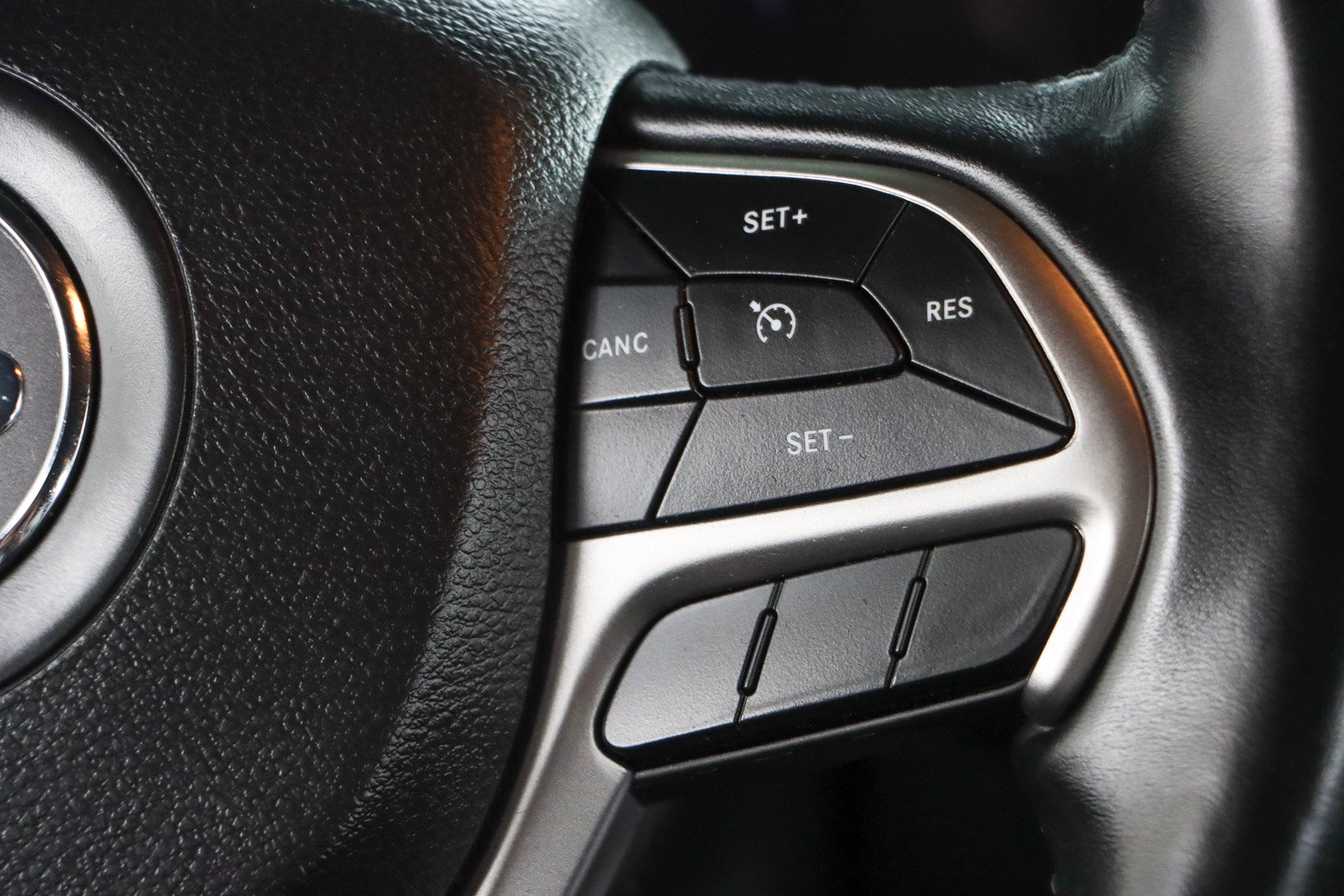 Used 2020 Jeep Grand Cherokee Altitude RWD image 14