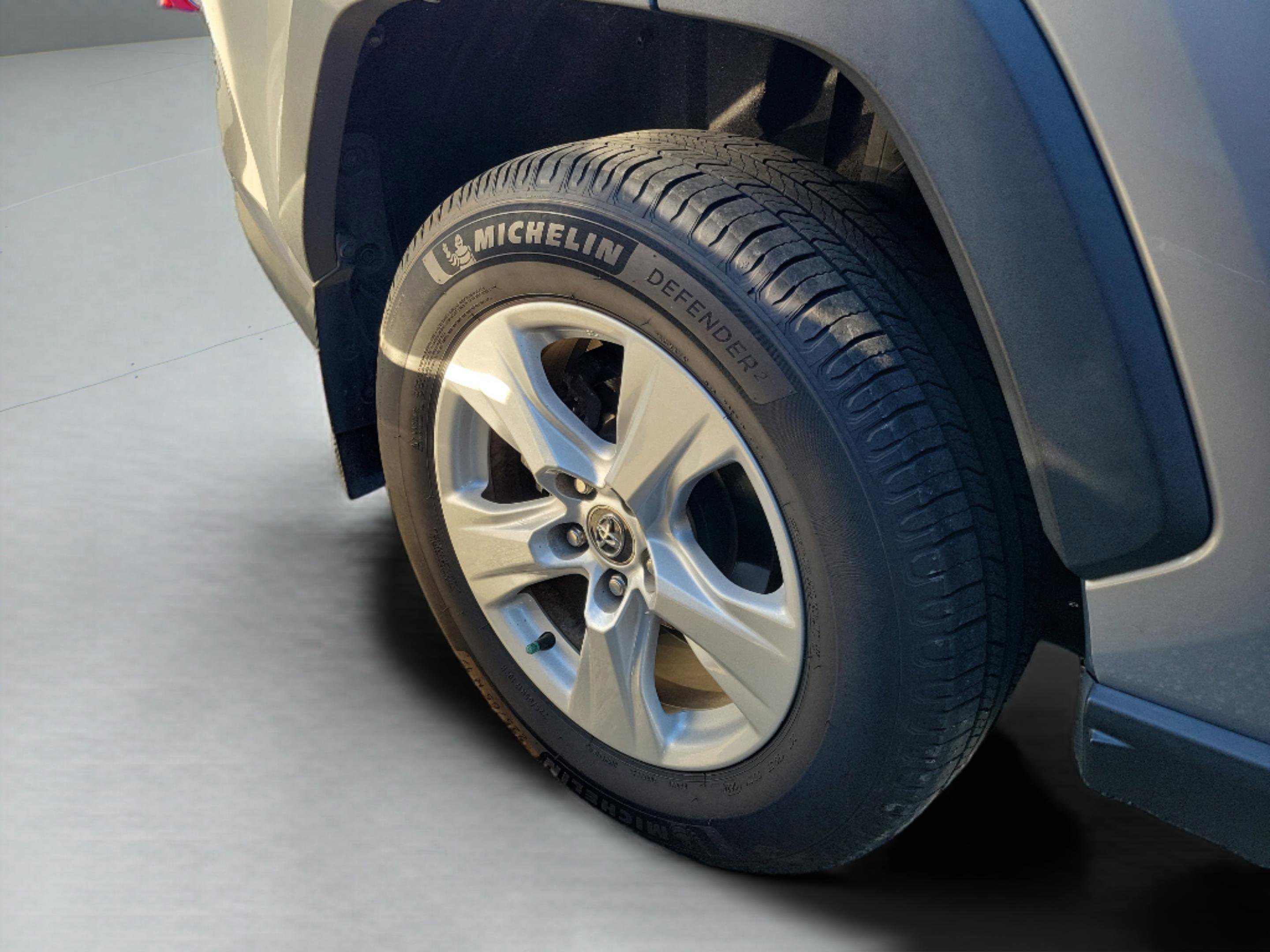 Used 2020 Toyota RAV4 XLE FWD image 18