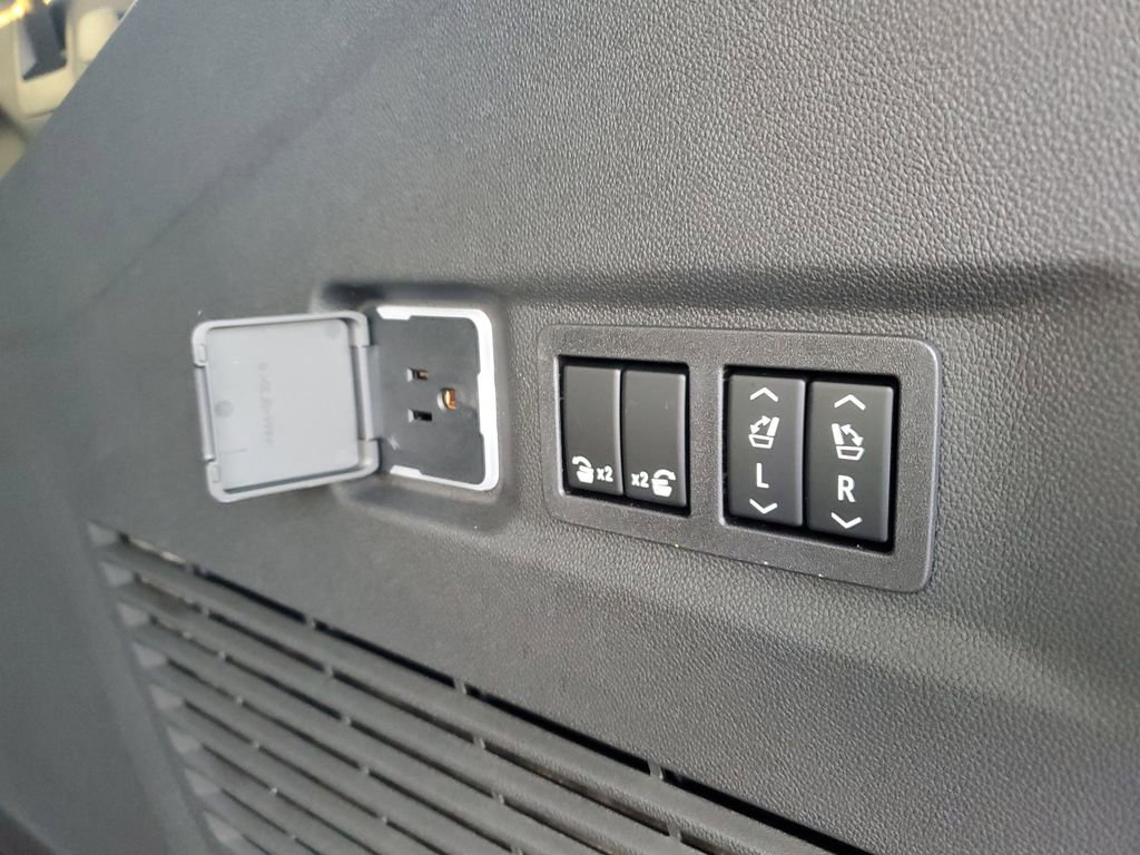 New 2026 Chevrolet Suburban High Country image 6