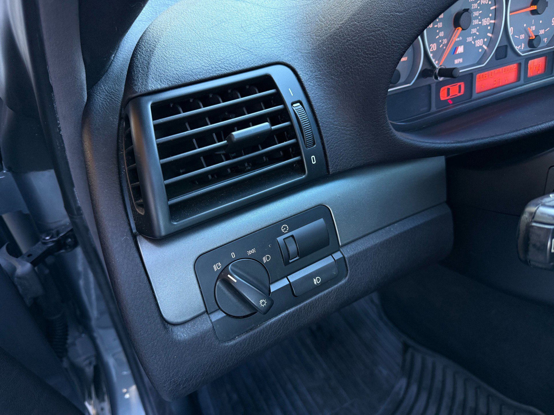 Used 2004 BMW M3 Coupe image 9