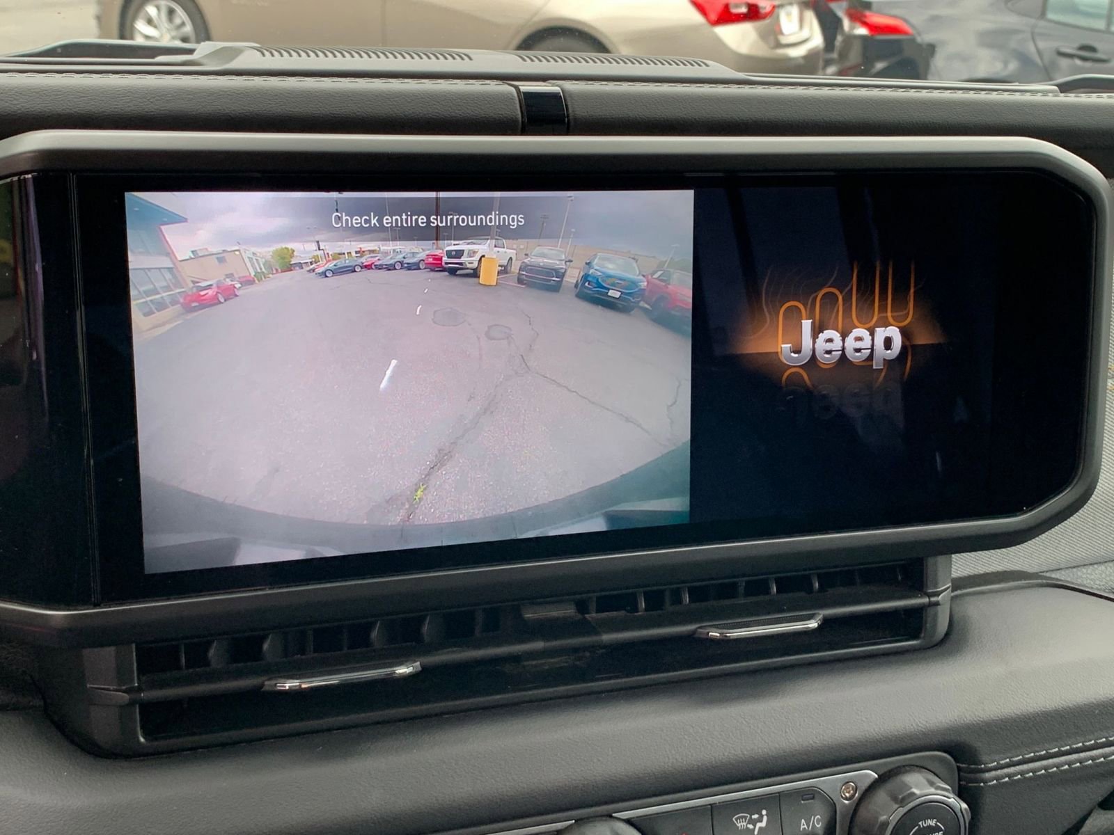 Used 2025 Jeep Wrangler Sahara image 17