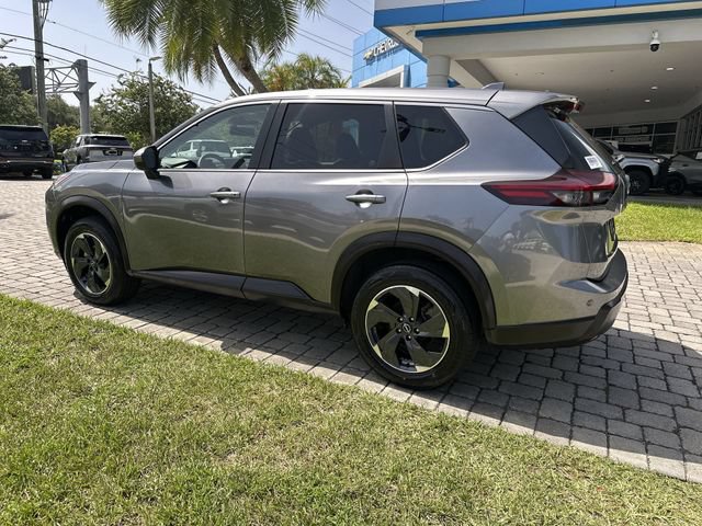 Used 2024 Nissan Rogue SV FWD image 32