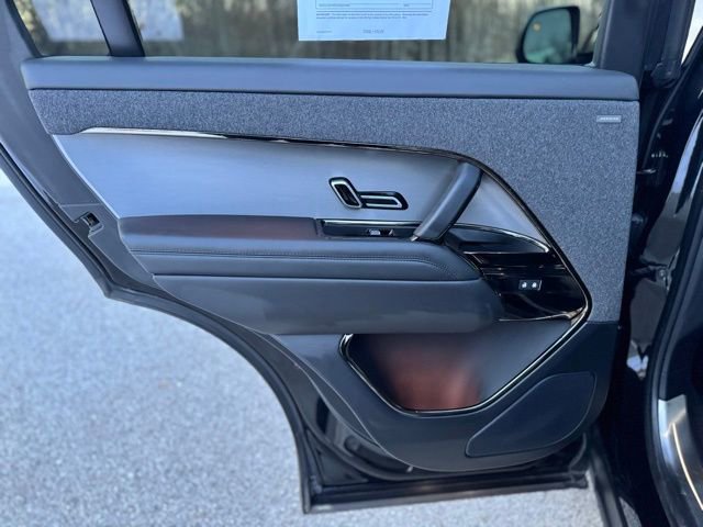 Used 2025 Land Rover Range Rover Sport SE image 12