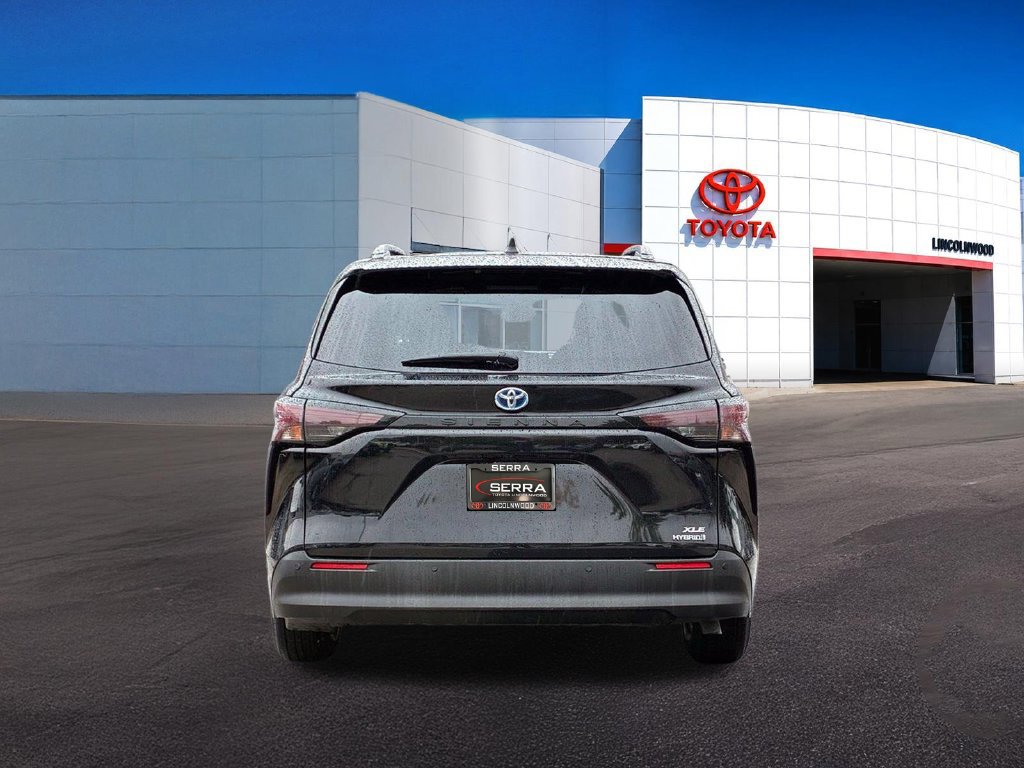 Used 2023 Toyota Sienna XLE FWD image 11
