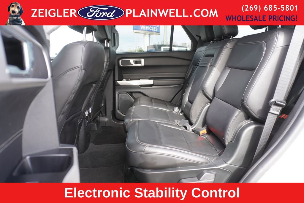 Used 2022 Ford Explorer XLT w/ Equipment Group 202A image 12
