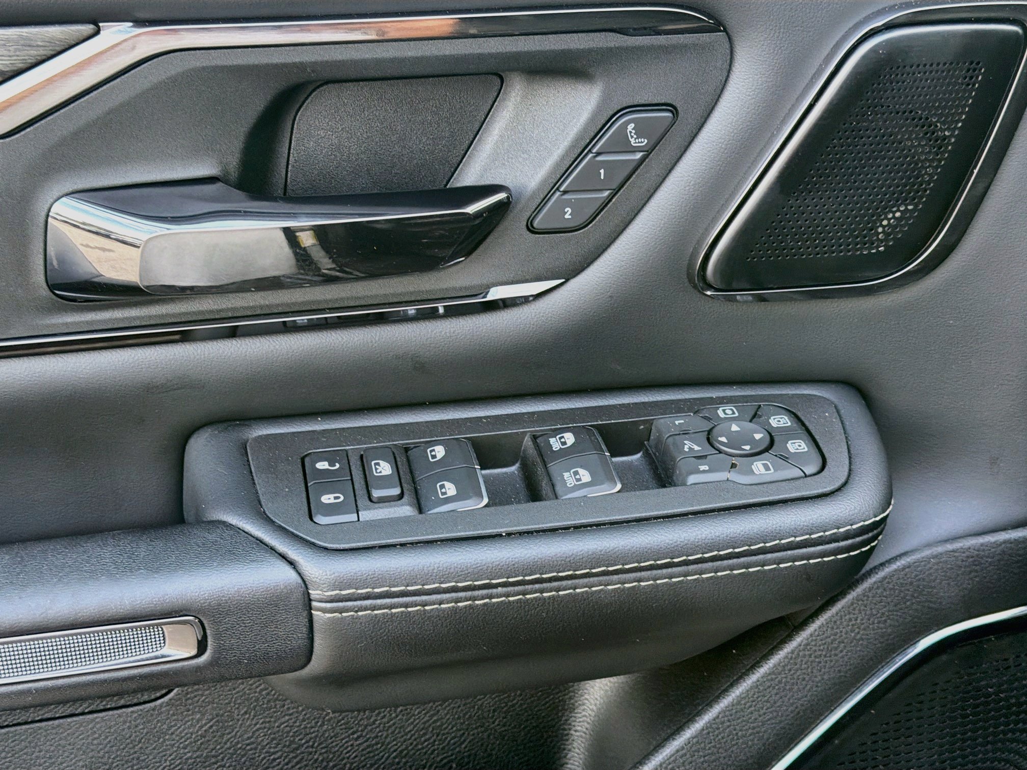 Used 2025 RAM 1500 Limited AWD/4WD image 22