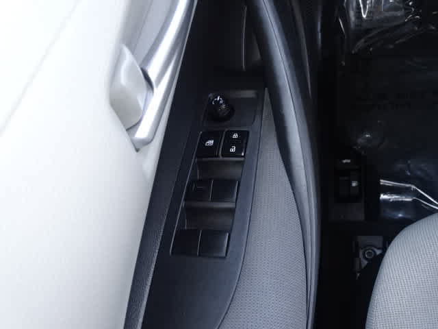 Used 2021 Toyota Corolla LE FWD image 38
