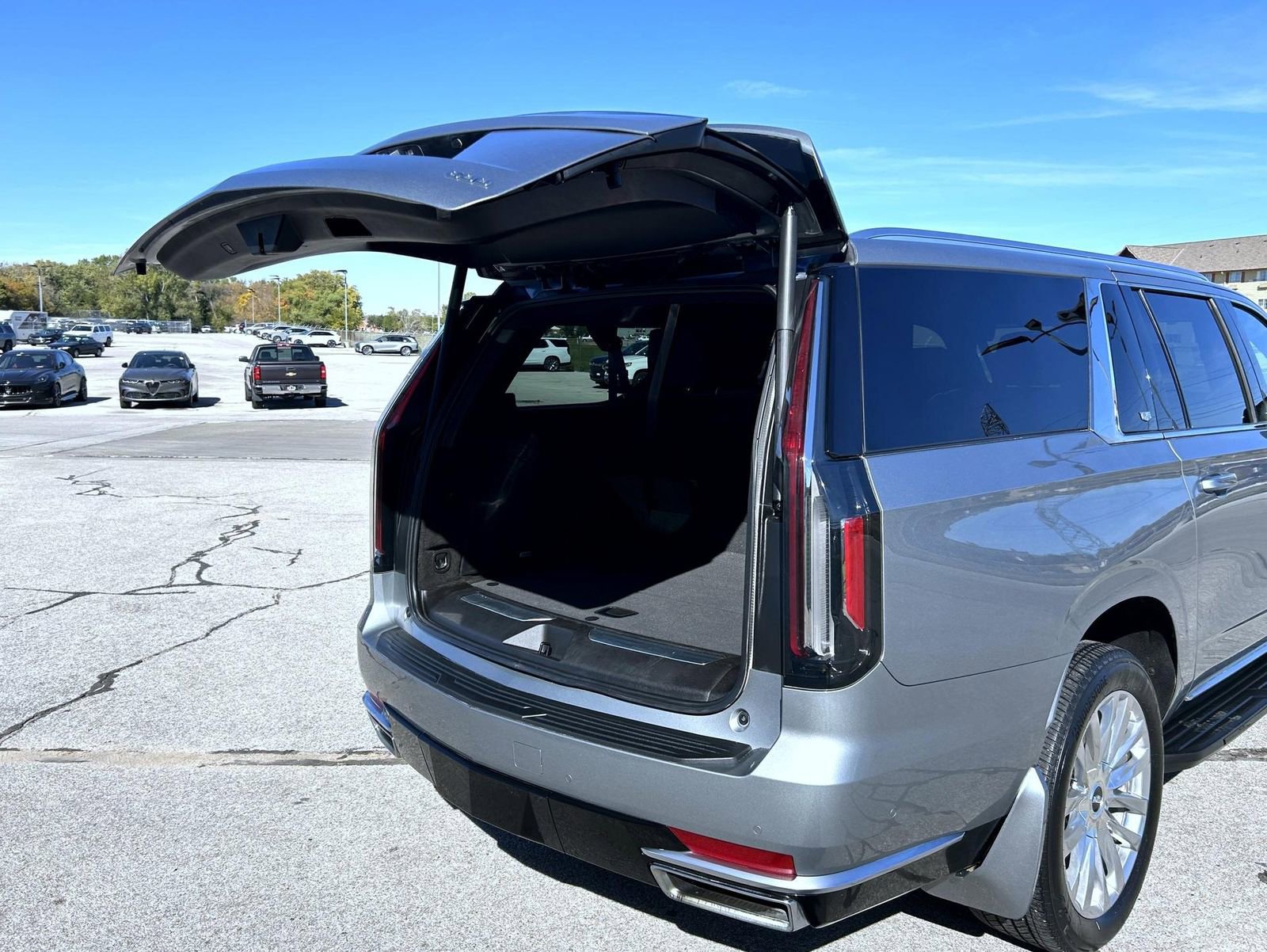 Certified 2024 Cadillac Escalade ESV Premium Luxury w/ Performance Package image 23