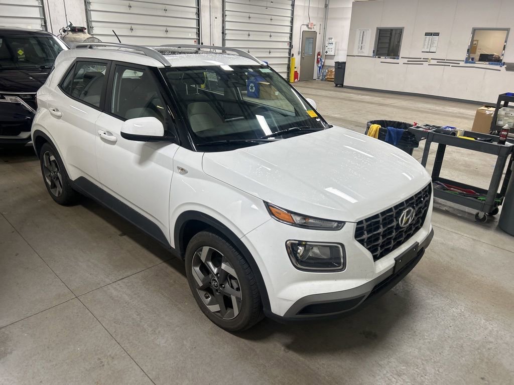 Used 2025 Hyundai Venue SEL image 8