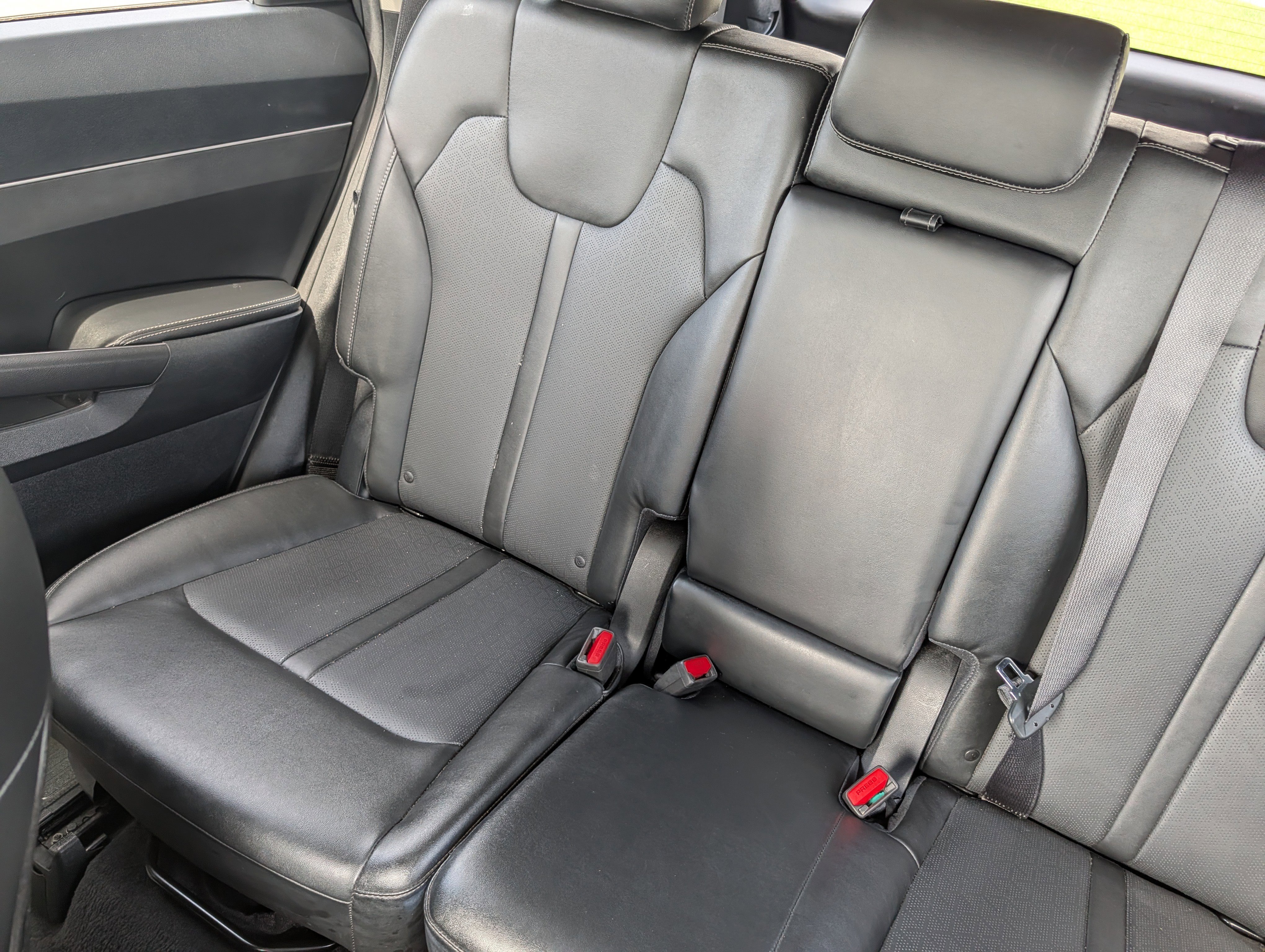 Certified 2022 Kia Sorento S w/ Panoramic Sunroof Package AWD/4WD image 12