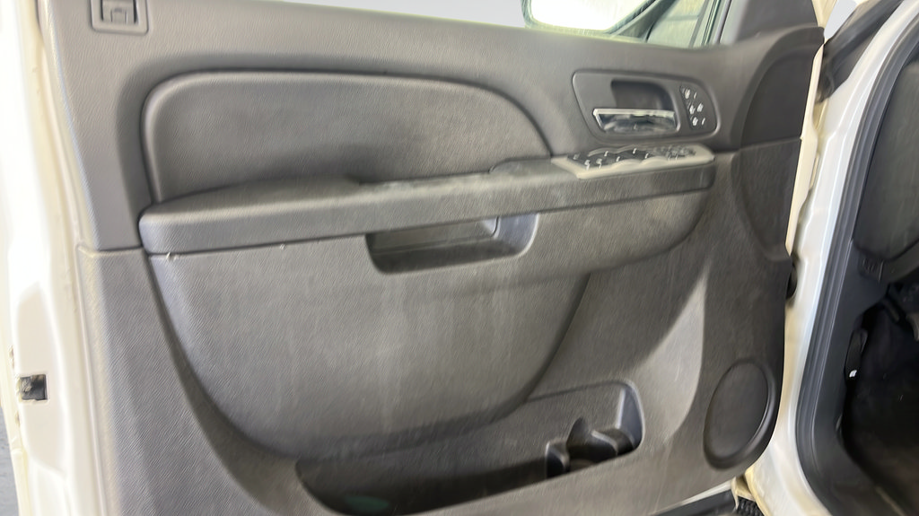 Used 2013 Chevrolet Silverado 1500 LTZ w/ LTZ White Diamond Edition AWD/4WD image 9