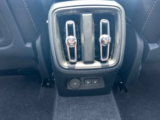 Used 2025 Volvo XC40 B5 Core AWD/4WD image 18