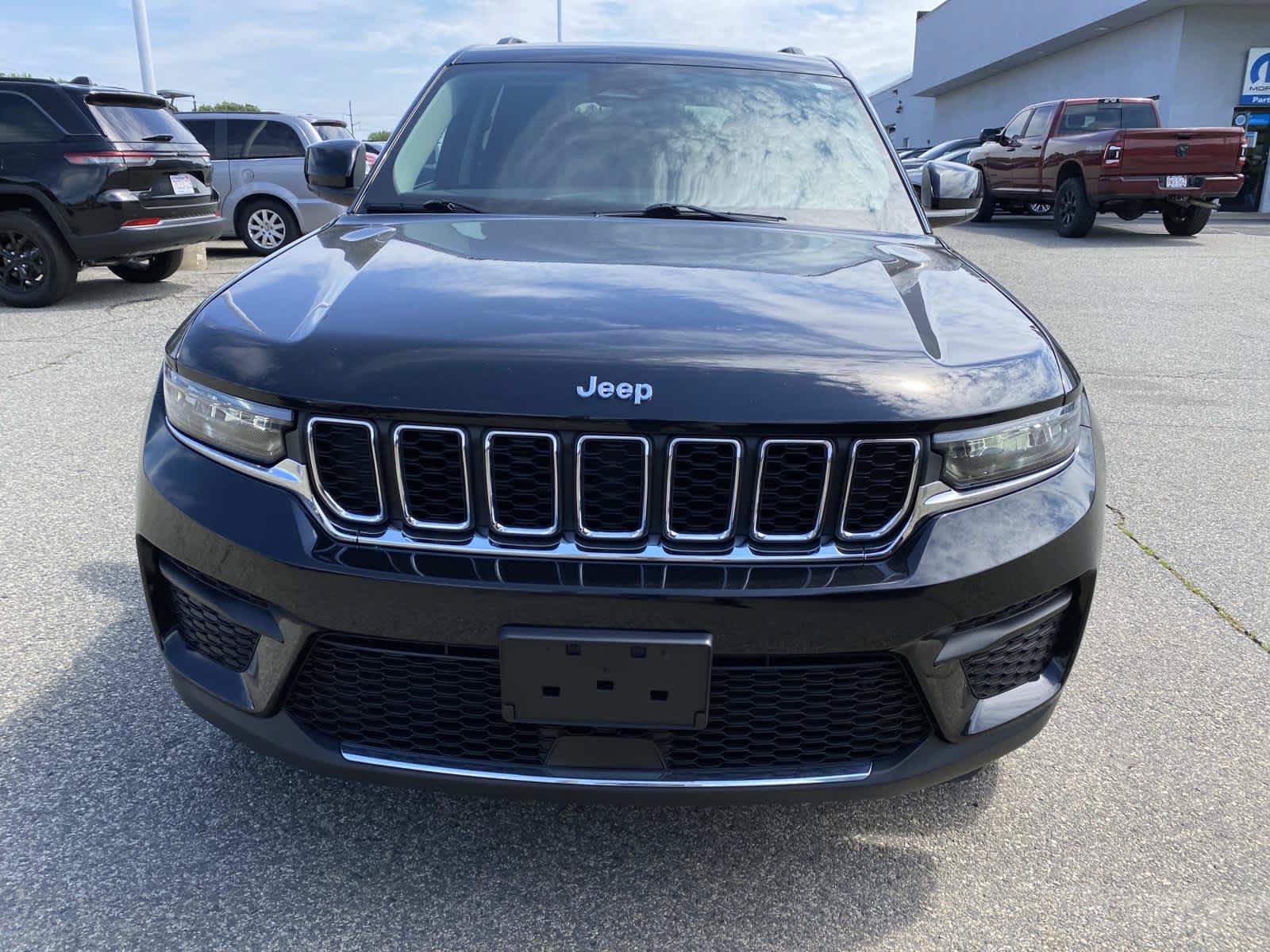 Certified 2023 Jeep Grand Cherokee Laredo w/ Luxury Tech Group I AWD/4WD image 10